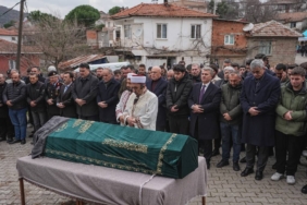 bilecik-haber_balikesir-de-muhimmat-fabrikasindaki-patlamada-yasamini-yitiren-tugba-sert-in-cenazesi-defnedildi-52437.jpg