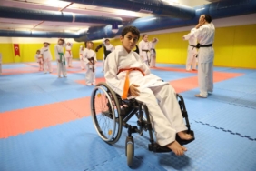 bilecik-haber_bedensel-engelli-ali-taha-karateyle-oz-guven-kazandi-50396.jpg