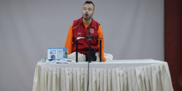 bilecik-haber_bedensel-engelli-milli-yuzucu-sefa-yurtkolesi-basari-hikayesini-ogrencilerle-paylasti-48305.jpg