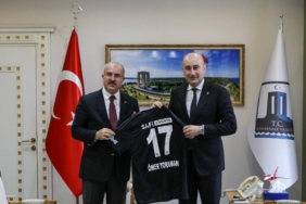 bilecik-haber_besiktas-kulubu-baskani-yucel-den-canakkale-valisi-toraman-a-ziyaret-52126.jpg