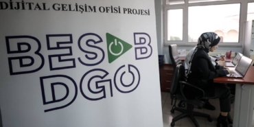 bilecik-haber_besob-un-odullu-projesiyle-egitim-verilen-ogrenciler-sayesinde-esnaf-ve-sanatkarlar-dijitale-tasiniyor-49964.jpg