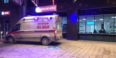 Bilecik'te bariyerlere çarpan otomobilde 2 kişi yaralandı