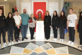 bilecik-haber_bilfen-cayyolu-liseleri-yaratici-drama-toplulugu-ndan-baris-manco-anisina-ozel-etkinlik-48595.jpg