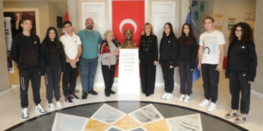 bilecik-haber_bilfen-cayyolu-liseleri-yaratici-drama-toplulugu-ndan-baris-manco-anisina-ozel-etkinlik-48595.jpg