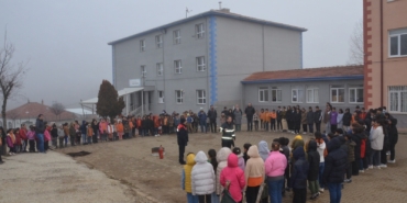 BOZÜYÜK'TE İLK VE ORTAOKUL ÖĞRENCİLERİNE YANGIN EĞİTİMİ