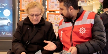 bilecik-haber_canakkale-de-polis-yeni-yil-oncesi-vatandaslari-bilgilendirdi-52569.jpg