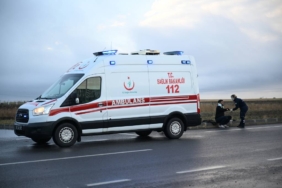 bilecik-haber_edirne-de-devrilen-otomobildeki-3-kisi-yaralandi-49029.jpg