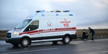 bilecik-haber_edirne-de-devrilen-otomobildeki-3-kisi-yaralandi-49029.jpg