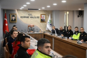 bilecik-haber_edirne-de-fermuar-sistemi-ile-yasama-yol-ver-kampanyasi-tanitildi-48542.jpg