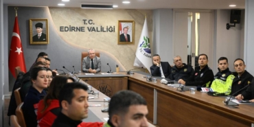 bilecik-haber_edirne-de-fermuar-sistemi-ile-yasama-yol-ver-kampanyasi-tanitildi-48542.jpg