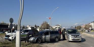 bilecik-haber_edirne-de-ikiz-plaka-kullandigi-tespit-edilen-aractaki-2-kisi-gozaltina-alindi-49841.jpg