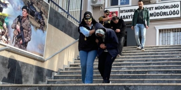 bilecik-haber_eyupsultan-da-kuyumcudan-3-altin-kolye-calan-2-supheli-tutuklandi-47874.jpg