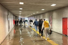 bilecik-haber_fatih-te-metro-alt-gecidini-kanalizasyon-suyu-basti-51554.jpg
