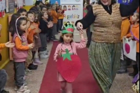 bilecik-haber_gelibolu-da-ogretmenler-yoresel-giysilerle-yerli-mali-haftasina-renk-katti-50545.jpg