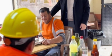 bilecik-haber_harmancik-belediye-baskani-arikan-4-aralik-dunya-madenciler-gununde-iscilerle-bir-araya-geldi-47991.jpg
