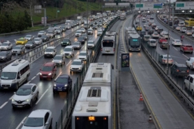 bilecik-haber_istanbul-da-haftanin-ilk-is-gununde-trafik-yogunlugu-yasaniyor-53053.jpg