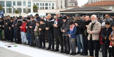 bilecik-haber_istanbul-da-israil-in-saldirilarinda-hayatini-kaybeden-filistinliler-icin-giyabi-cenaze-namazi-kilindi-51814.jpg