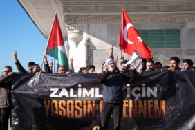 bilecik-haber_istanbul-da-suriyeliler-baas-rejiminin-devrilmesini-kutladi-48950.jpg