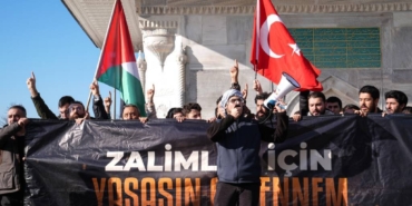bilecik-haber_istanbul-da-suriyeliler-baas-rejiminin-devrilmesini-kutladi-48950.jpg