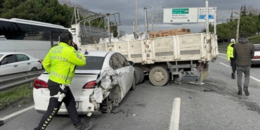 bilecik-haber_istanbul-da-zincirleme-trafik-kazasinda-4-u-cocuk-8-kisi-yaralandi-53166.jpg
