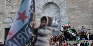 bilecik-haber_istanbul-daki-suriyeliler-esed-rejiminin-devrilmesini-kutladi-48906.jpg