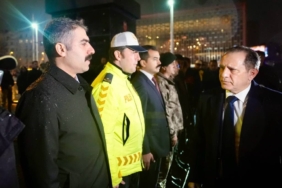 bilecik-haber_istanbul-emniyet-muduru-yildiz-beyoglu-nda-asayis-uygulamasi-yapan-ekipleri-denetledi-49186.jpg