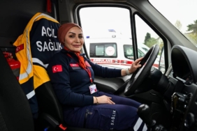 bilecik-haber_istanbul-un-kadin-ambulans-soforleri-hayat-kurtarmak-icin-zamanla-yarisiyor-47857.jpg