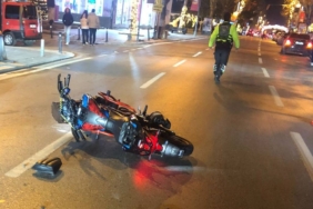 bilecik-haber_kadikoy-de-dur-ihtarina-uymayarak-polise-carpan-surucu-tutuklandi-51663.jpg