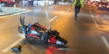bilecik-haber_kadikoy-de-dur-ihtarina-uymayarak-polise-carpan-surucu-tutuklandi-51663.jpg