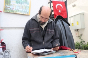 bilecik-haber_kadikoy-un-30-yillik-sokak-ressami-ozgurlugu-cizgilerde-buldu-52328.jpg