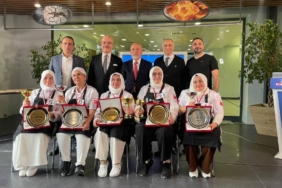 bilecik-haber_kadin-ustalar-en-iyi-baklavayi-yapmak-icin-yaristi-51706.jpg
