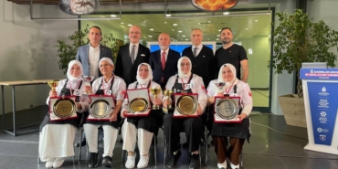 bilecik-haber_kadin-ustalar-en-iyi-baklavayi-yapmak-icin-yaristi-51706.jpg