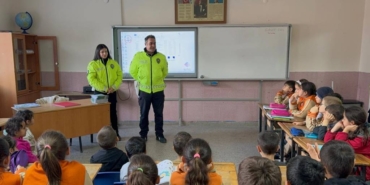 bilecik-haber_karacabey-de-jandarma-ogrencilere-trafik-semineri-duzenledi-49140.jpg