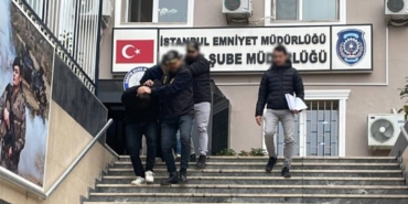 bilecik-haber_kendilerini-polis-ve-savci-olarak-tanitarak-dolandiricilik-yapan-3-zanli-tutuklandi-49915.jpg