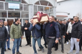bilecik-haber_kirklareli-nde-eski-esi-tarafindan-bicakla-olduren-kadinin-cenazesi-topraga-verildi-48841.jpg