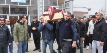 bilecik-haber_kirklareli-nde-eski-esi-tarafindan-bicakla-olduren-kadinin-cenazesi-topraga-verildi-48841.jpg