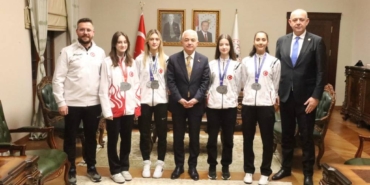 bilecik-haber_kirklareli-valisi-turan-basarili-sporcularla-bir-araya-geldi-48041.jpg