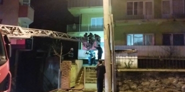 bilecik-haber_kocaeli-de-apartmanda-cikan-yanginda-mahsur-kalan-3-kisi-kurtarildi-51831.jpg