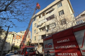 bilecik-haber_kocaeli-de-apartmanin-catisinda-cikan-yangin-sonduruldu-50243.jpg