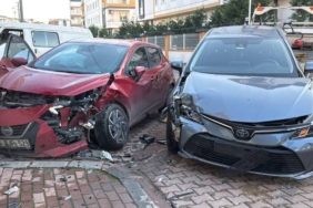 bilecik-haber_kocaeli-de-iki-otomobilin-carpistigi-kazada-3-kisi-yaralandi-50802.jpg