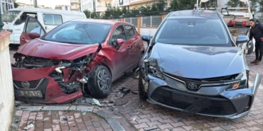 bilecik-haber_kocaeli-de-iki-otomobilin-carpistigi-kazada-3-kisi-yaralandi-50802.jpg