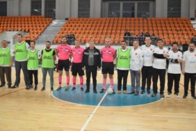 bilecik-haber_kocaeli-de-protokol-uyeleri-ile-engelli-bireyler-futsal-maci-yapti-48703.jpg
