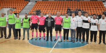 bilecik-haber_kocaeli-de-protokol-uyeleri-ile-engelli-bireyler-futsal-maci-yapti-48703.jpg