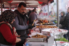 bilecik-haber_kocaeli-deki-lezzet-bulusmalarinda-141-metrelik-adana-doneri-dagitildi-49606.jpg