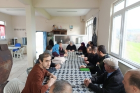 Köy köy gezerek vatandaşları dinliyorlar