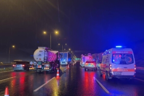 bilecik-haber_kuzey-marmara-otoyolu-nda-tira-carpan-otomobilin-surucusu-oldu-52702.jpg
