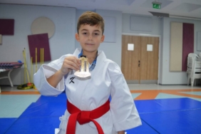 bilecik-haber_minik-karateci-olimpiyat-madalyali-eray-samdan-in-izinden-gitmek-istiyor-52002.jpg