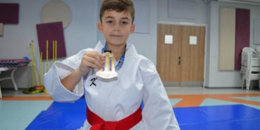bilecik-haber_minik-karateci-olimpiyat-madalyali-eray-samdan-in-izinden-gitmek-istiyor-52002.jpg