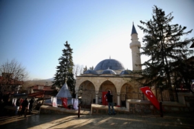 bilecik-haber_sakarya-da-restore-edilen-tarihi-yunus-pasa-camisi-yeniden-ibadete-acildi-51556.jpg