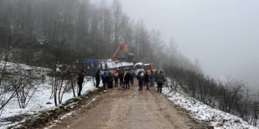 bilecik-haber_sakarya-da-tas-kirma-makinesinin-devrildigi-kazada-1-kisi-agir-yaralandi-50084.jpg